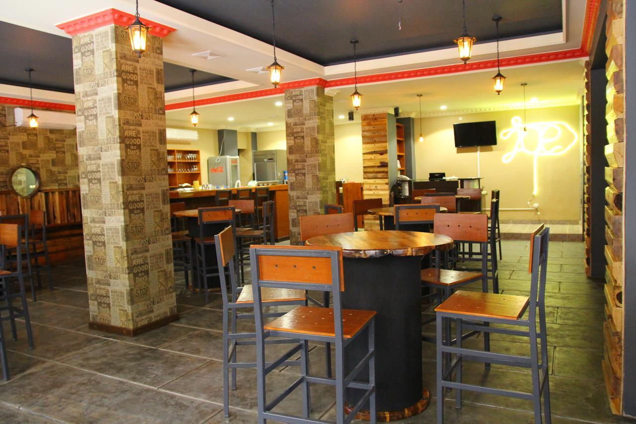 红多兹Plus酒店-近苏加诺哈达机场2号 当格浪 外观 照片
