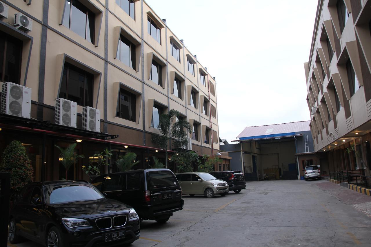 红多兹Plus酒店-近苏加诺哈达机场2号 当格浪 外观 照片
