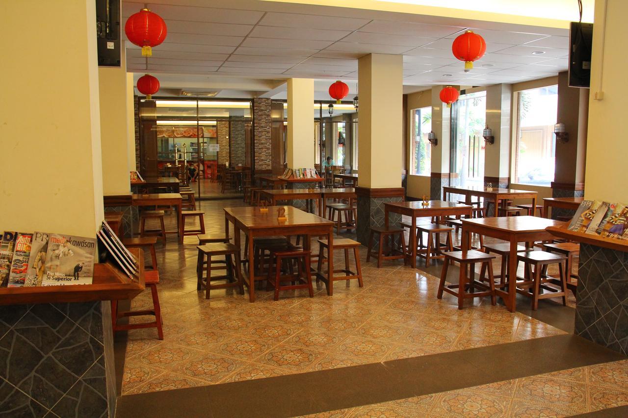 红多兹Plus酒店-近苏加诺哈达机场2号 当格浪 外观 照片